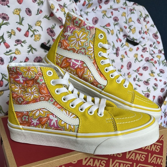 Vans WMNS Sk8-Hi Tapered
Psychedelic Resort Passio
VN0A5KRUBLX
Sneakers - Picture 6 of 16